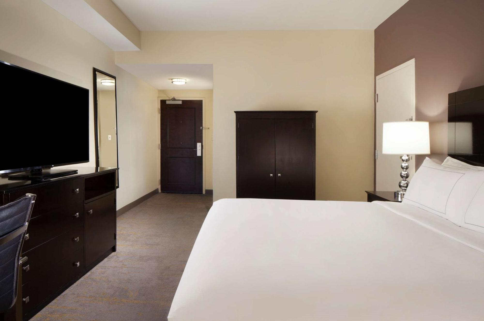 King Room with Mobility Accessible Tub